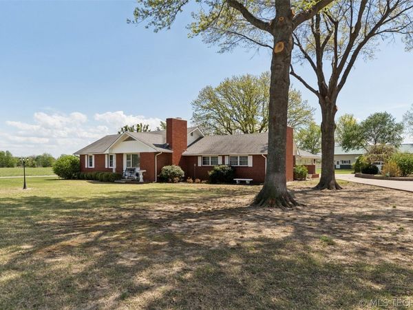 49801 E 100 , Miami, OK 74354