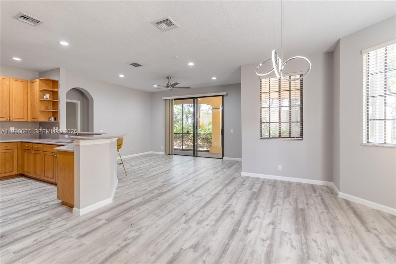 1611 Passion Vine Cir, Unit 12-2, Weston, FL 33326 Photo