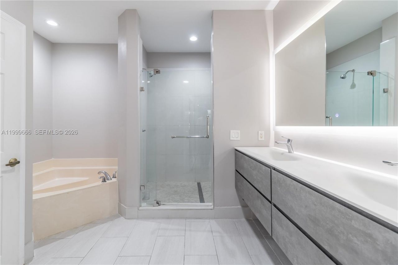 1611 Passion Vine Cir, Unit 12-2, Weston, FL 33326 Photo