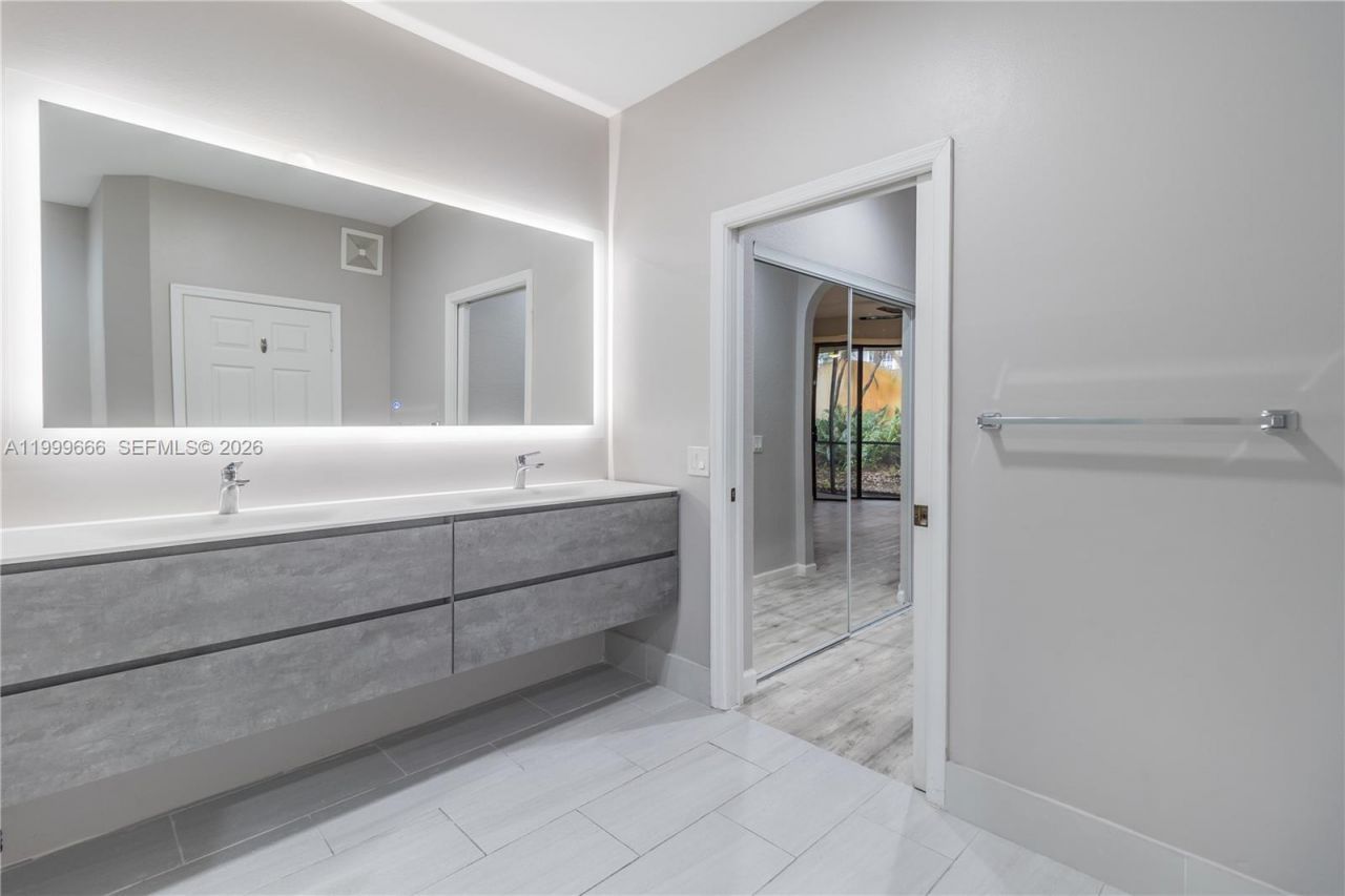 1611 Passion Vine Cir, Unit 12-2, Weston, FL 33326 Photo