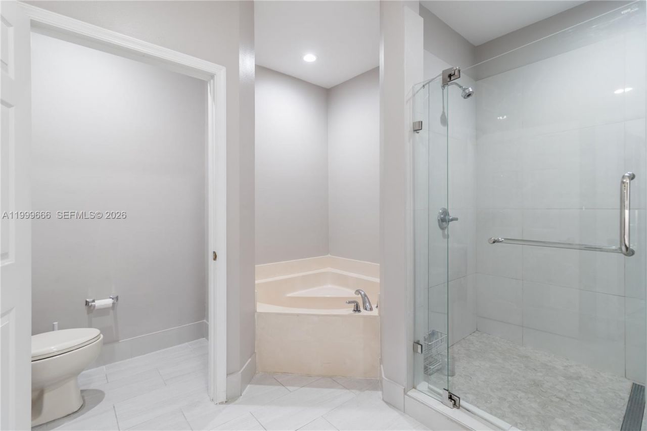 1611 Passion Vine Cir, Unit 12-2, Weston, FL 33326 Photo