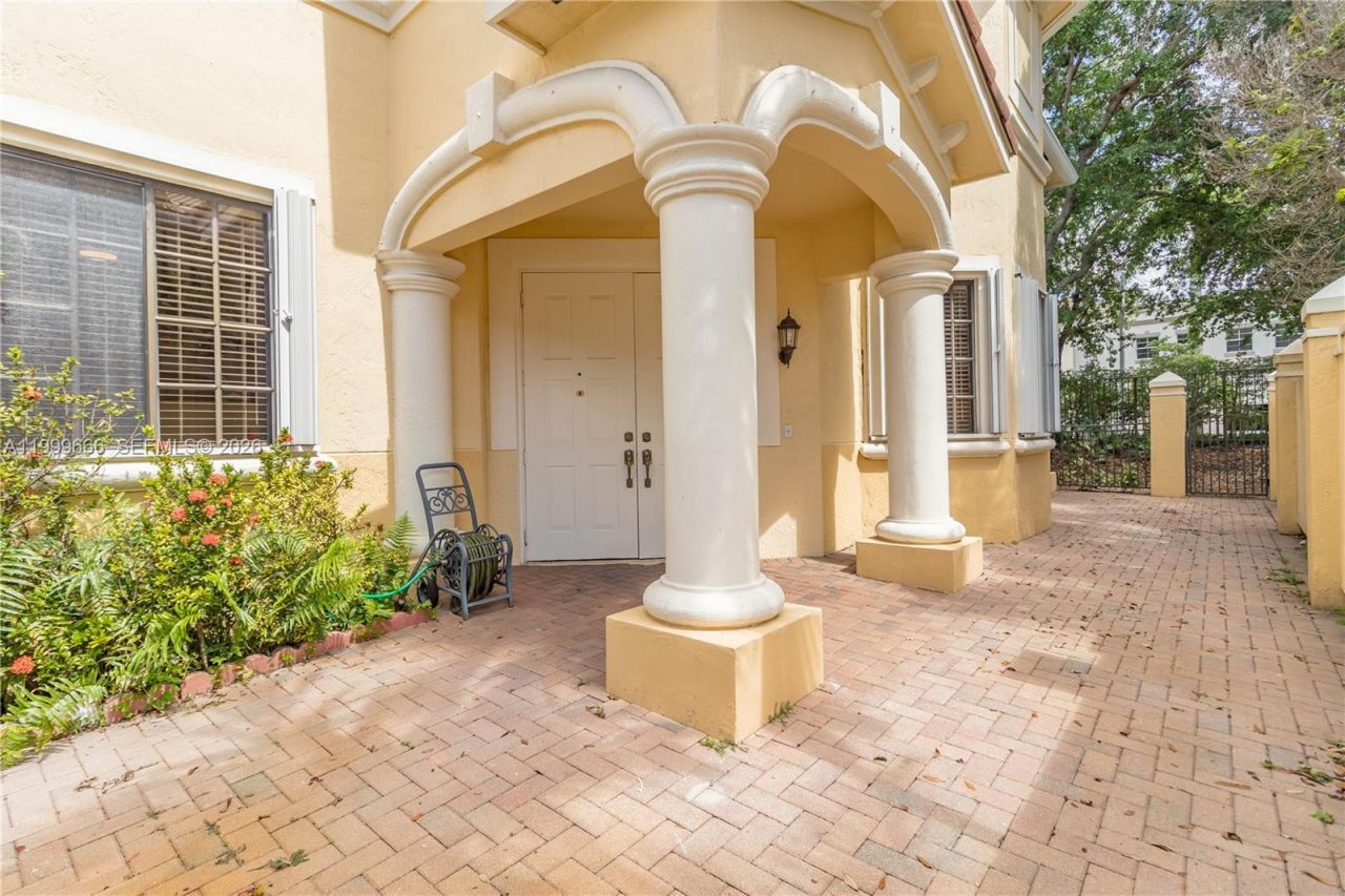 1611 Passion Vine Cir, Unit 12-2, Weston, FL 33326 Photo