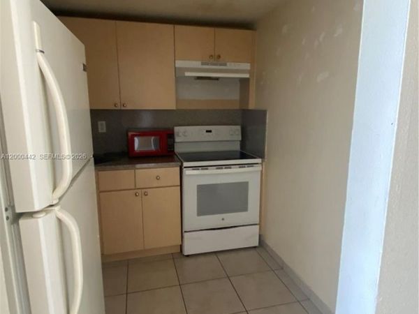 606 W 81st St , Unit 307, Hialeah, FL 33014