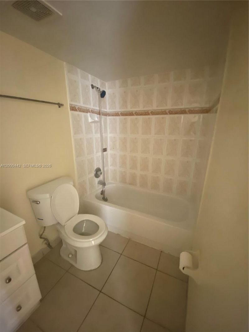 606 W 81st St, Unit 307, Hialeah, FL 33014 Photo