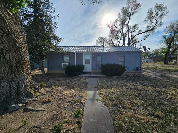 1203 S 10th St, Lamar, CO 81052