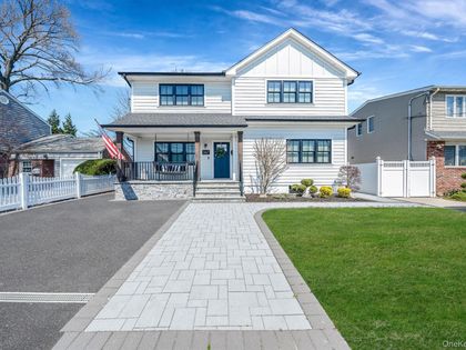 347 Broadway Carle Place, NY 11514