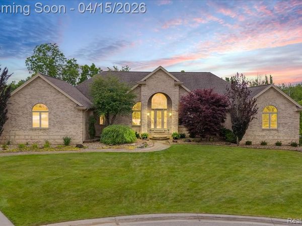 550 Kings Fairway Court, Grand Blanc, MI 48439