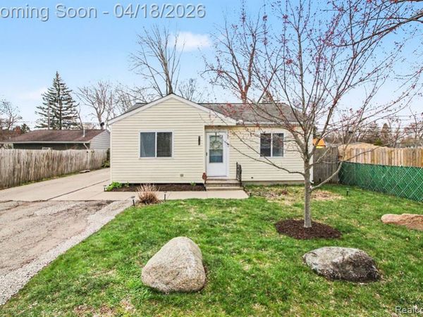 3039 Airport Road, Waterford Twp, MI 48329