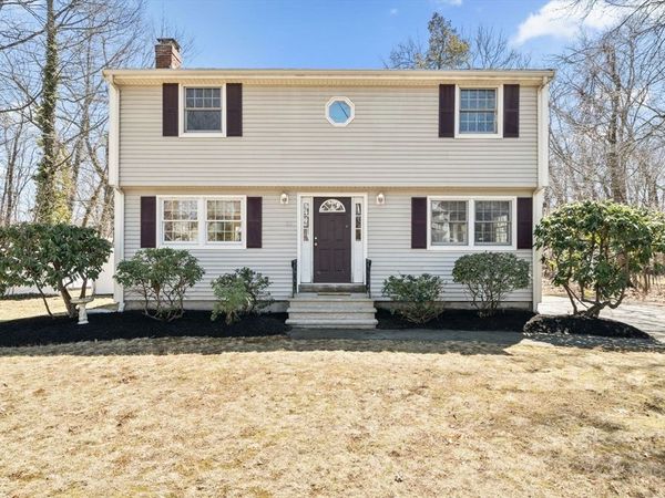 10 Hearthstone Dr, Burlington, MA 01803