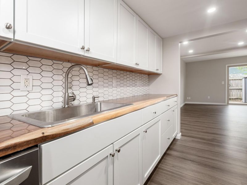 1030 Galliton Court, Unit B, Columbus, OH 43220 Photo 10