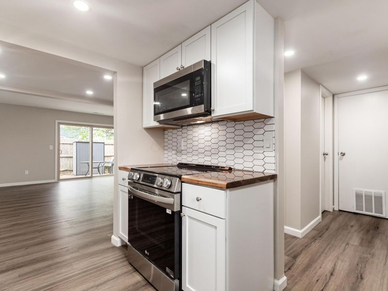 1030 Galliton Court, Unit B, Columbus, OH 43220 Photo 11