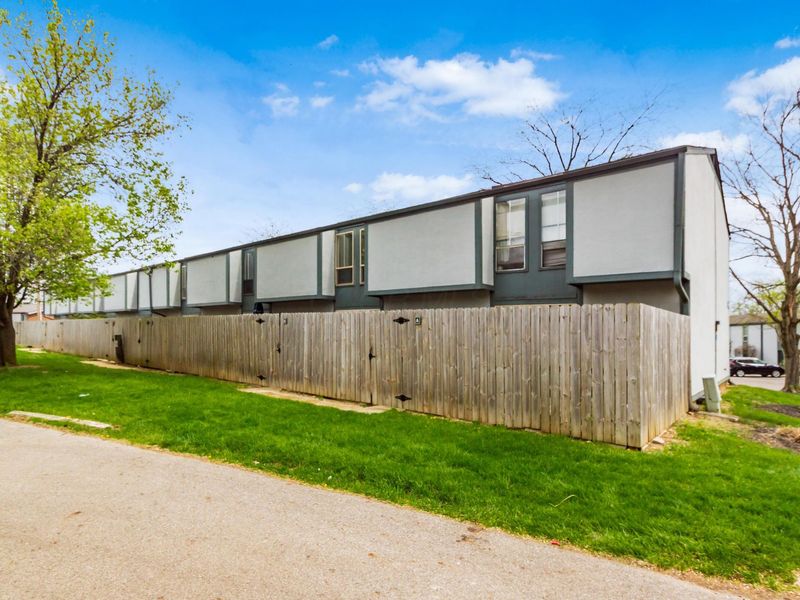 1030 Galliton Court, Unit B, Columbus, OH 43220 Photo 30