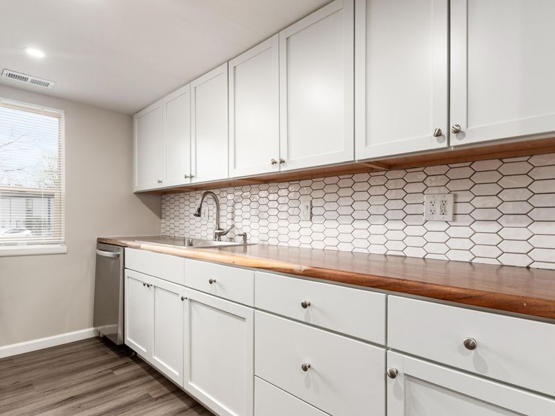 1030 Galliton Court, Unit B, Columbus, OH 43220 Photo 8