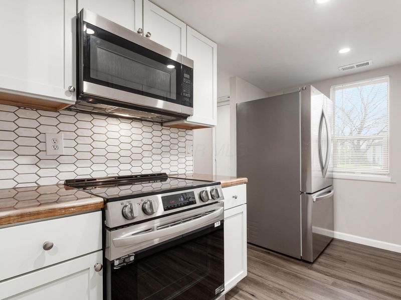 1030 Galliton Court, Unit B, Columbus, OH 43220 Photo 9