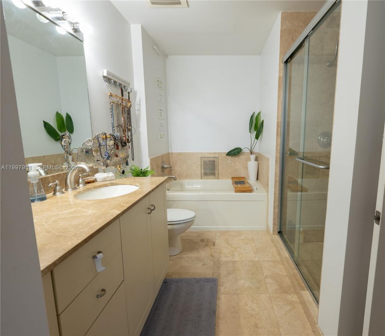 3232 SW 22nd Ter, Unit 607, Miami, FL 33145 Photo