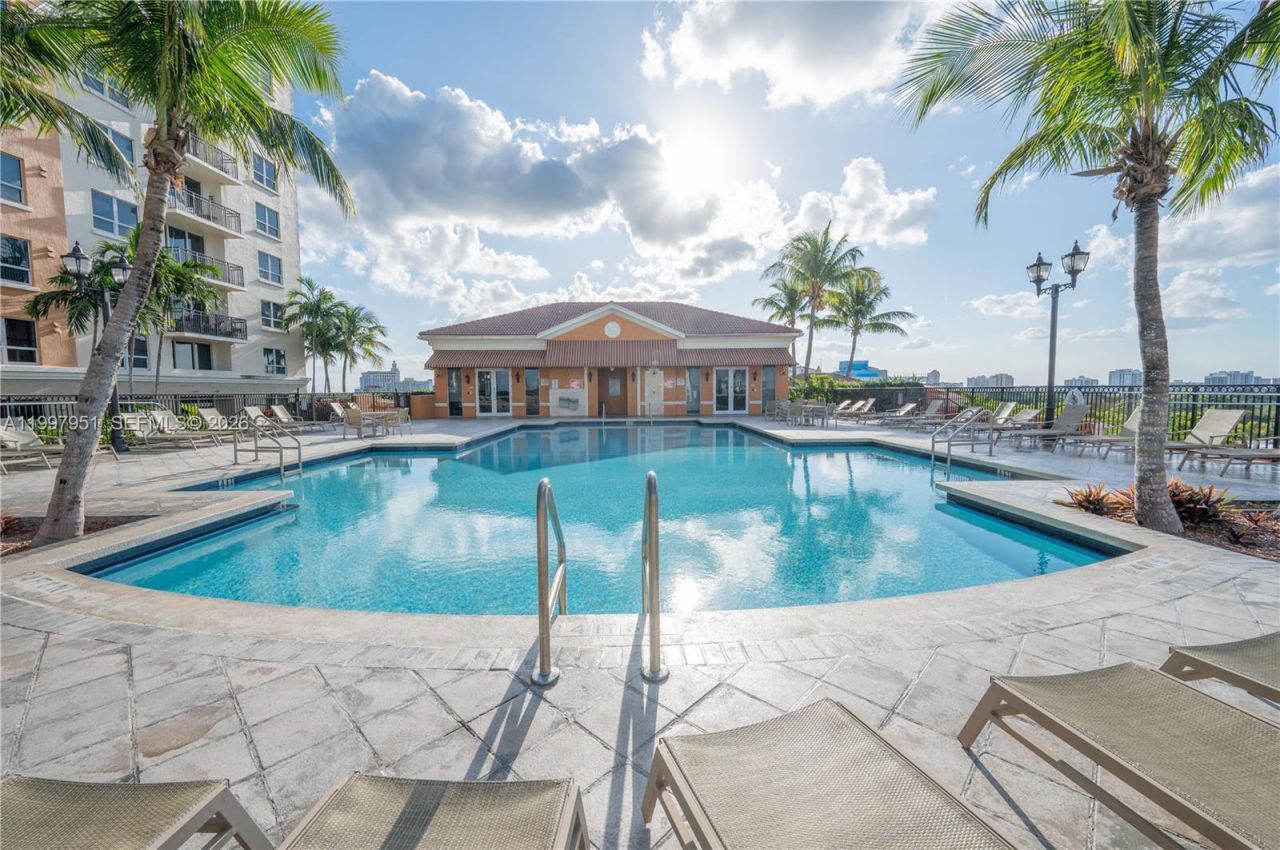 3232 SW 22nd Ter, Unit 607, Miami, FL 33145 Photo