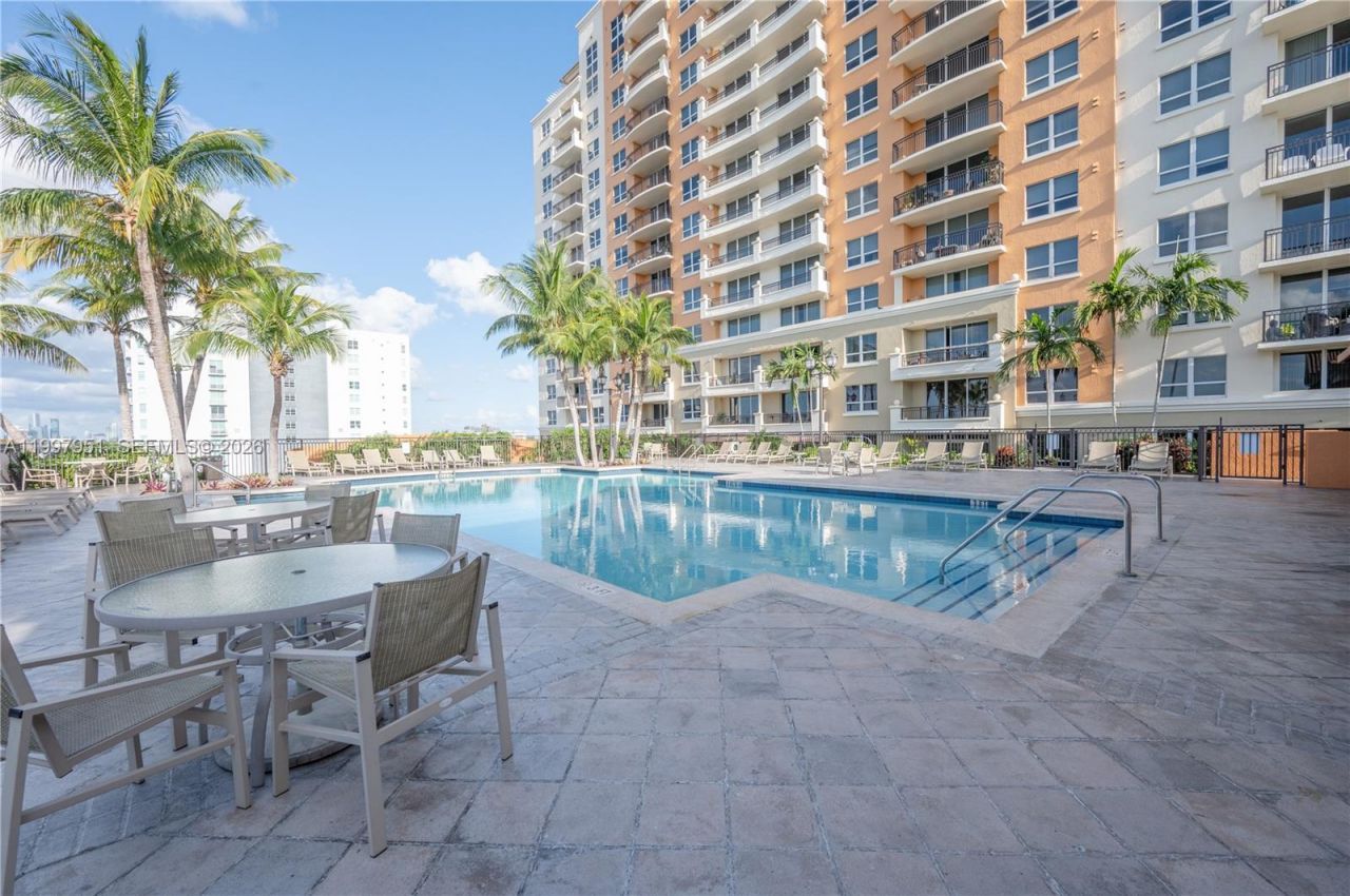 3232 SW 22nd Ter, Unit 607, Miami, FL 33145 Photo