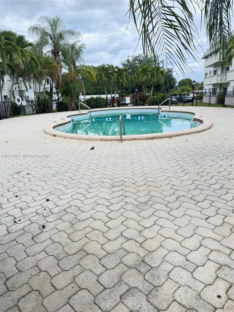 15201 NE 6th Ave, Unit C304, Miami, FL 33162 Photo