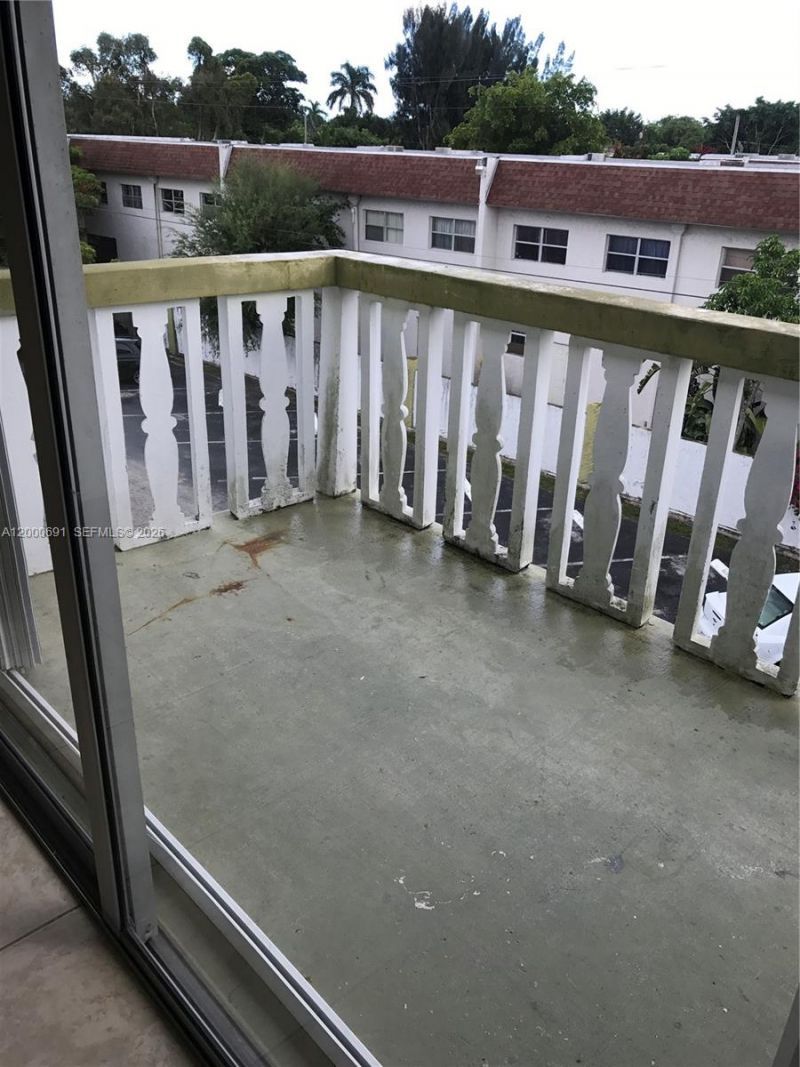 15201 NE 6th Ave, Unit C304, Miami, FL 33162 Photo