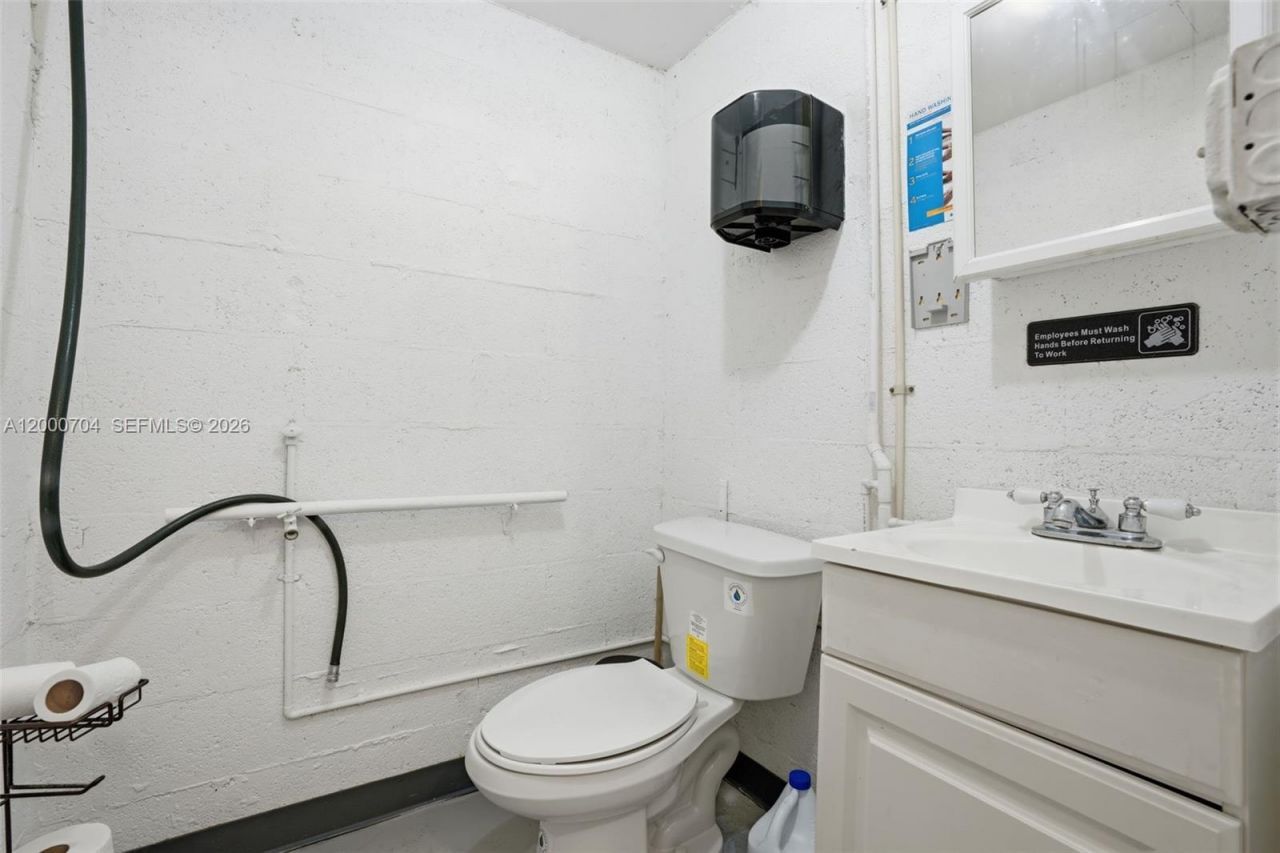 Commercial Kitchen For Sale In Hialeah Gardens, Hialeah Gardens, FL 33016 Photo