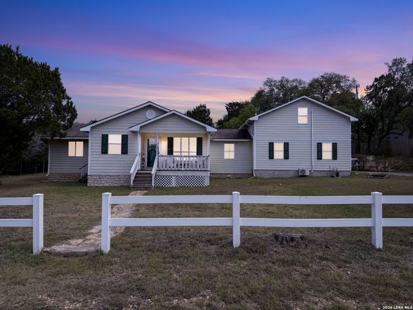 462 Flatrock, Canyon Lake, TX 78133