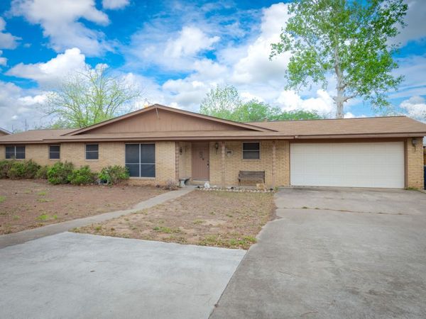 119 High Meadow Dr, Pleasanton, TX 78064