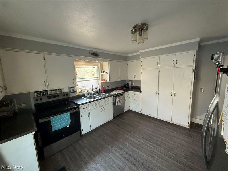 434 E 4th Street, Dover, OH 44622 Photo 8