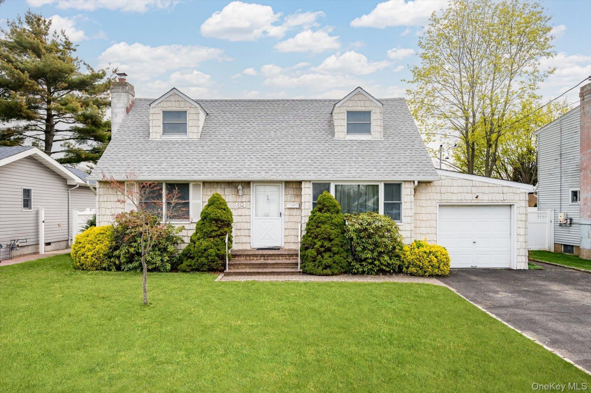 64 Arlyn Drive E, Massapequa, NY 11758 Main Photo