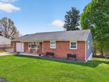 30 MERRIN ROAD, YORK, PA 17402