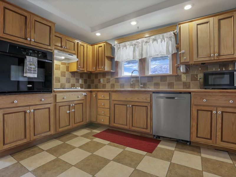 699 E 2nd Street, Logan, OH 43138 Photo 16