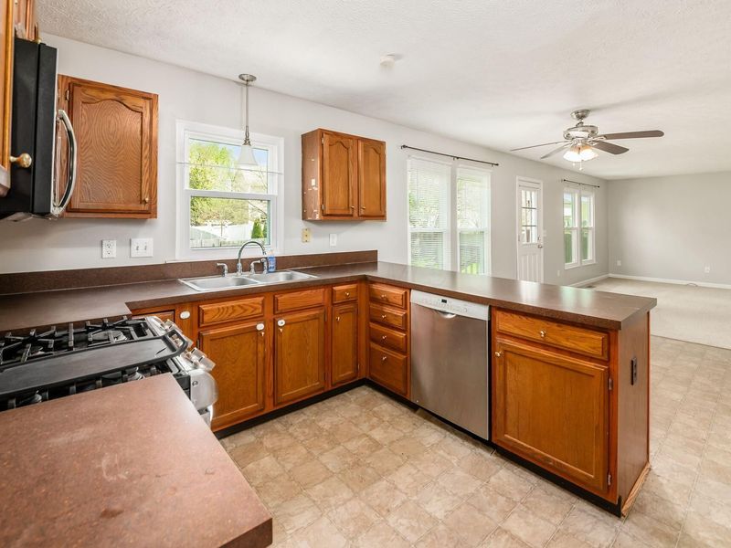 6222 Buckeye Parkway, Grove City, OH 43123 Photo 7