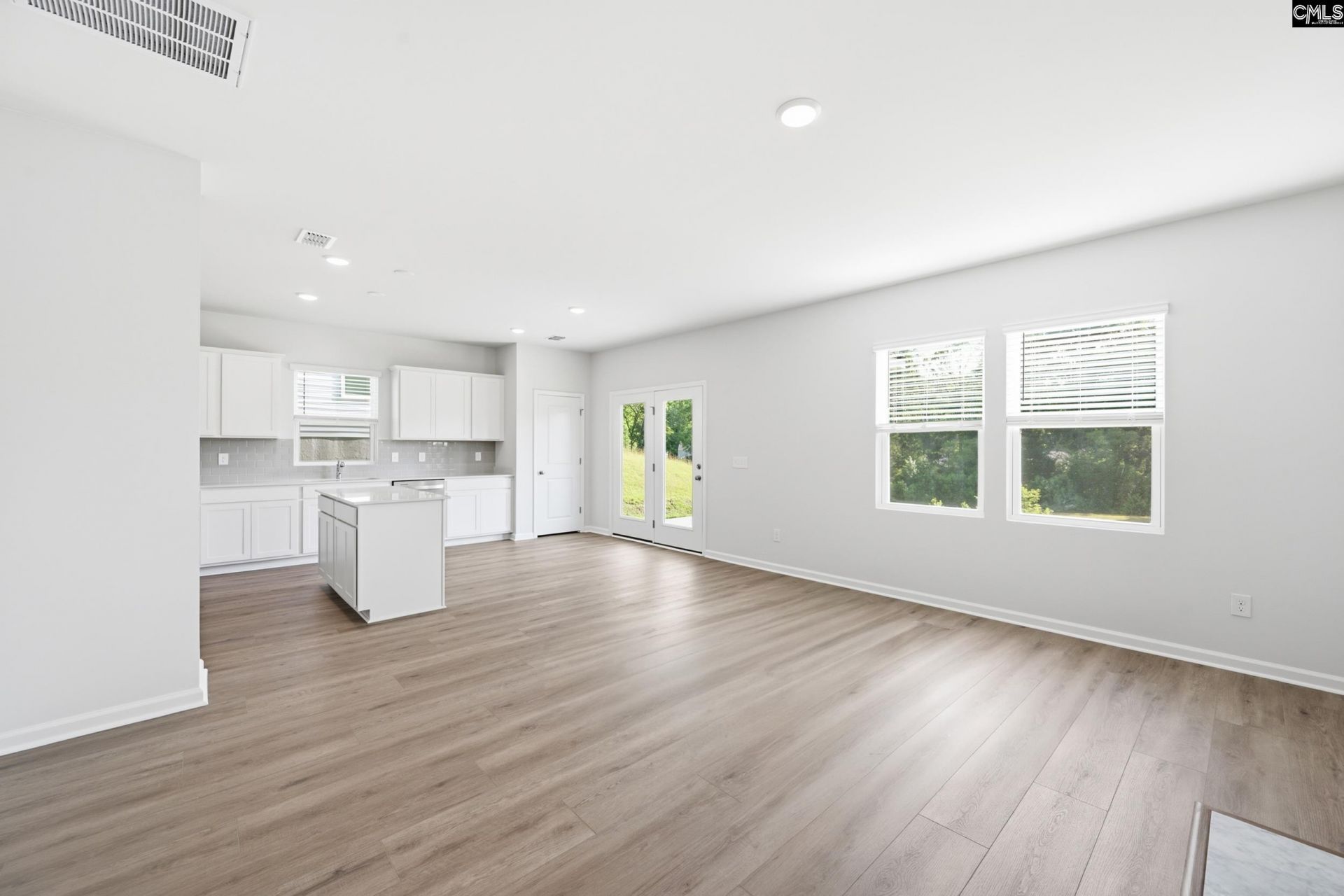422 Edith Court Photo 6