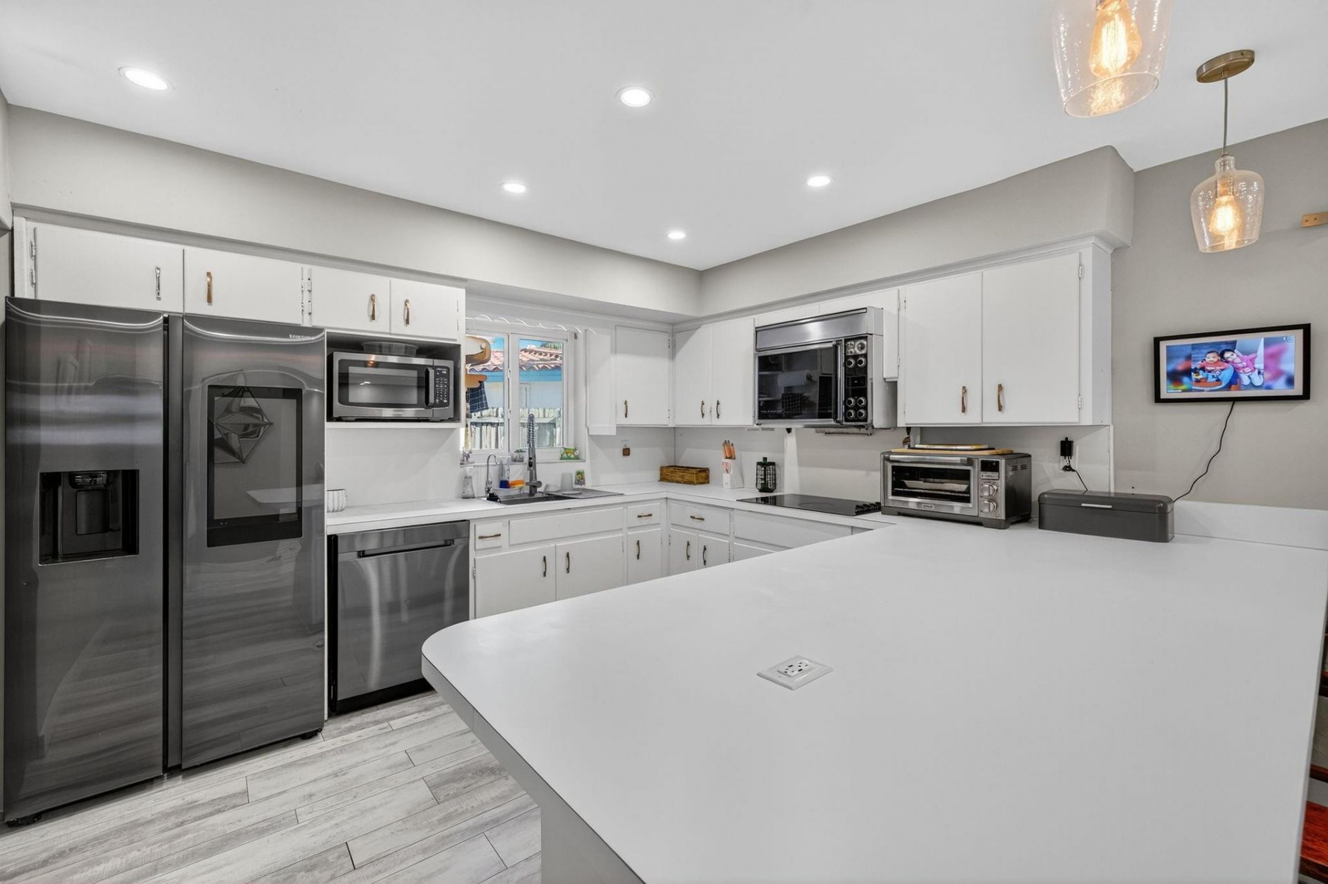 1570 NE 30th Place, Oakland Park, FL 33334 Photo