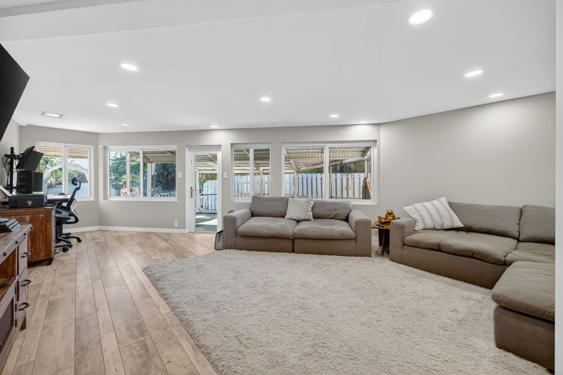 1570 NE 30th Place, Oakland Park, FL 33334 Photo