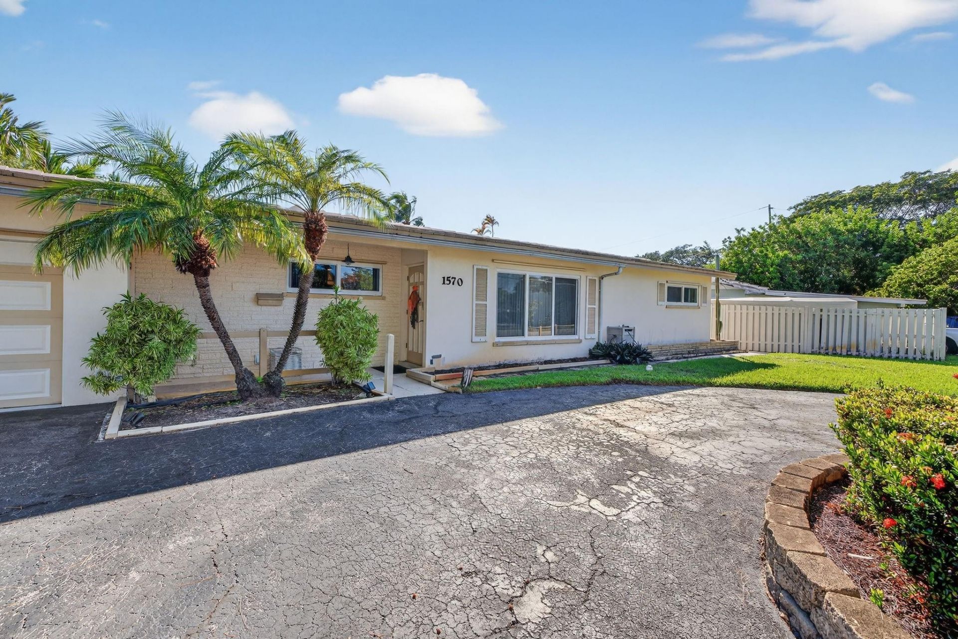 1570 NE 30th Place, Oakland Park, FL 33334 Photo