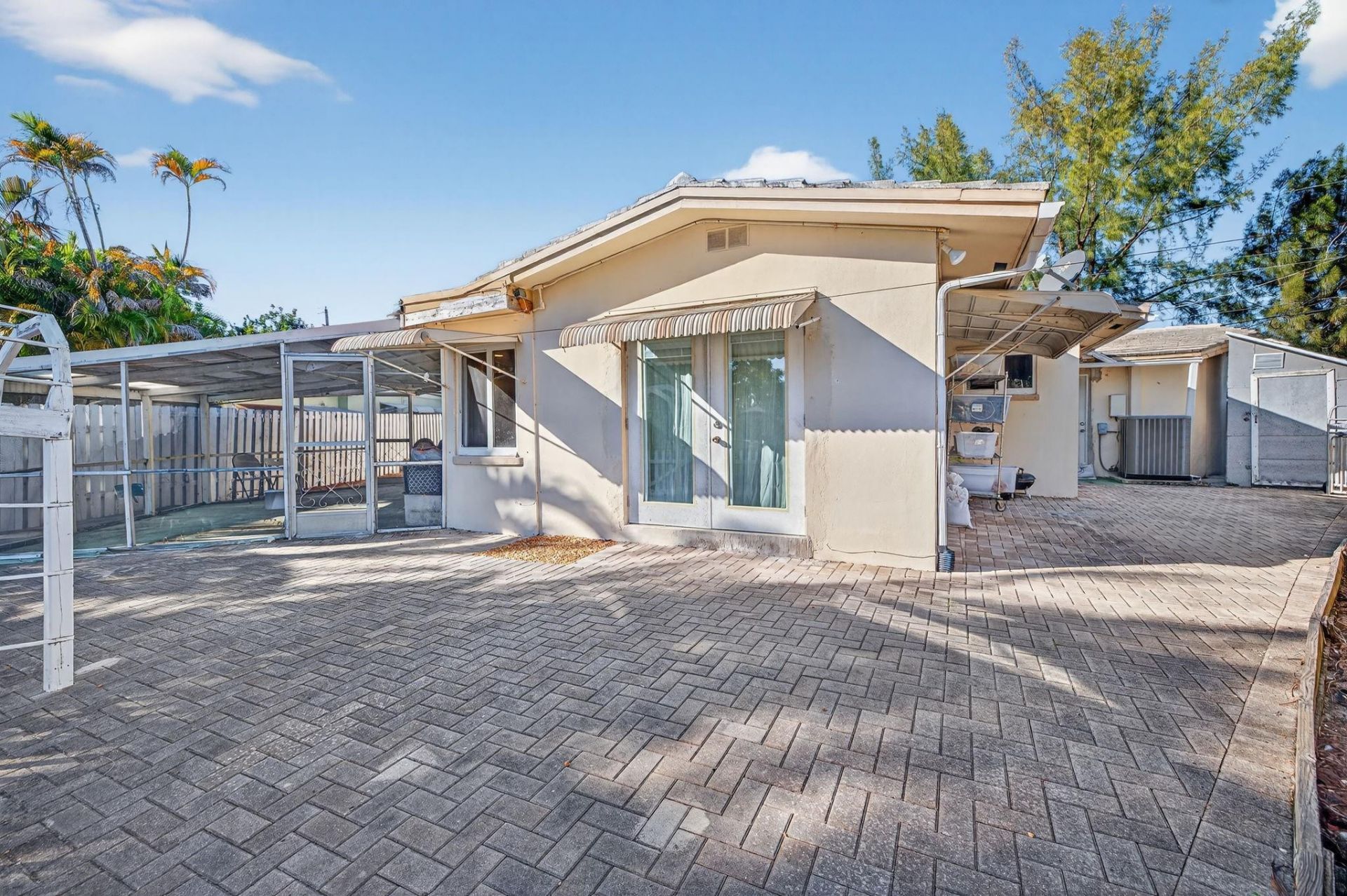 1570 NE 30th Place, Oakland Park, FL 33334 Photo