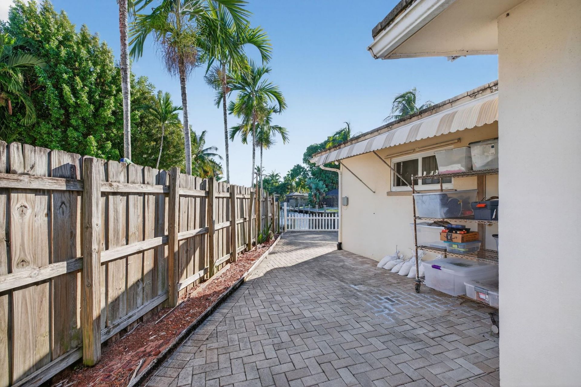 1570 NE 30th Place, Oakland Park, FL 33334 Photo