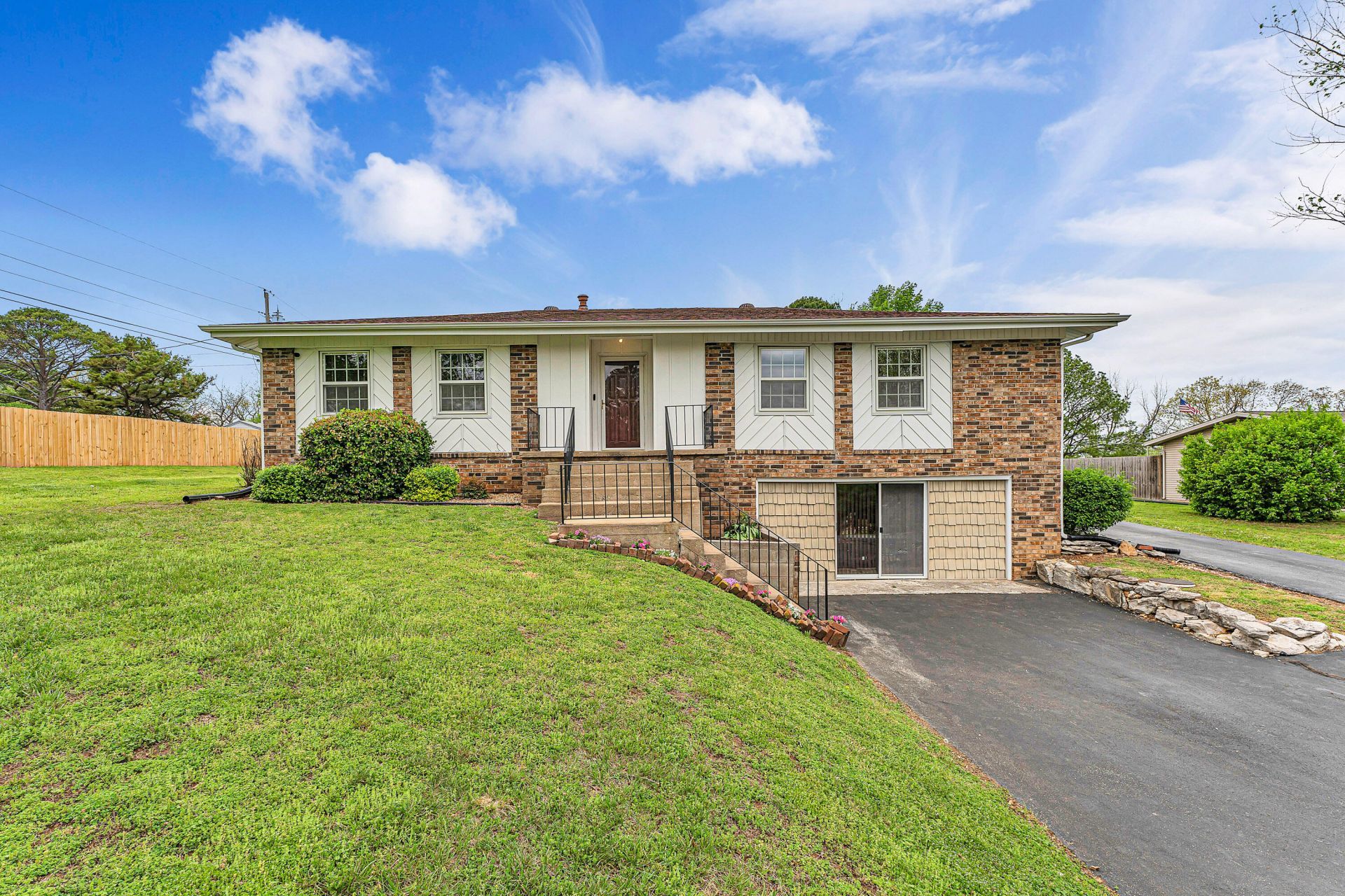 143 Park Boulevard W, Ozark, MO 65721 Main Photo