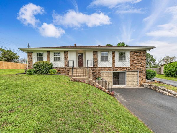 143 Park Boulevard W, Ozark, MO 65721