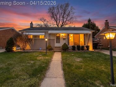 29361 Mark Avenue, Madison Heights, MI 48071