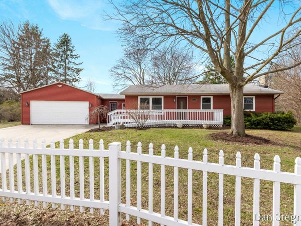 2791 Sandalwood Court NE, Grand Rapids, MI 49525