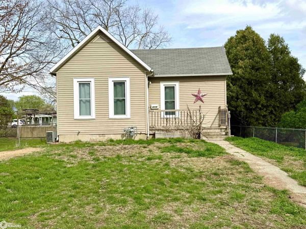 2116 Charles Street, Burlington, IA 52601