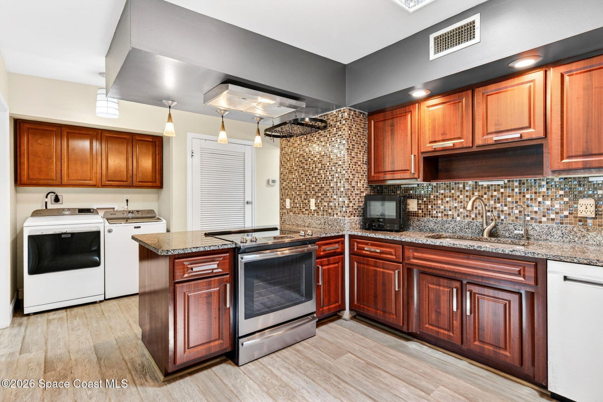 713 NE James Circle Ne, Palm Bay, FL 32905 Photo