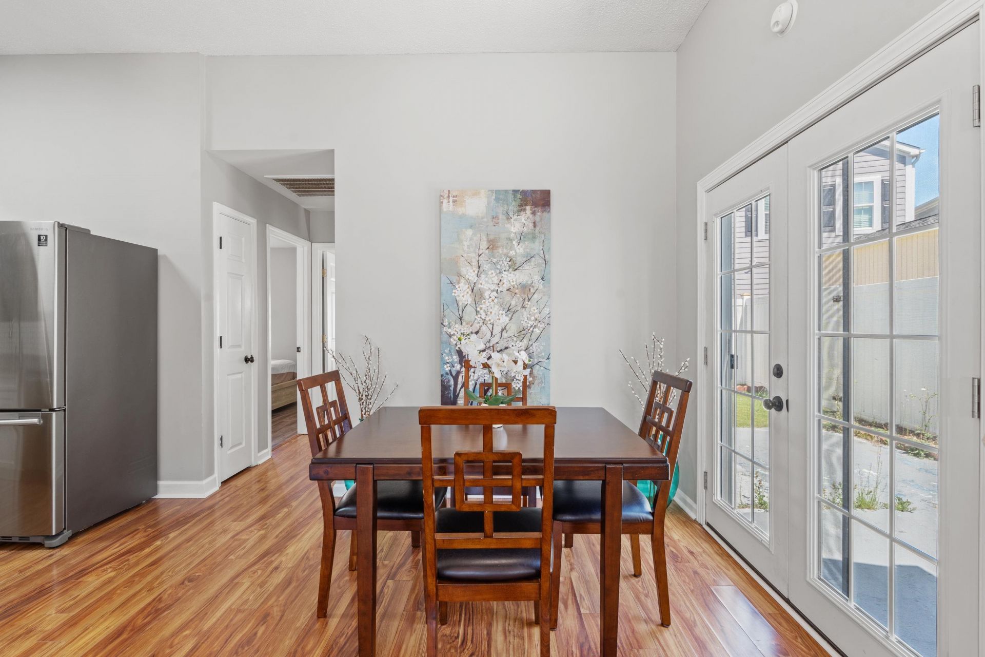 910 Emanon St. Photo 10