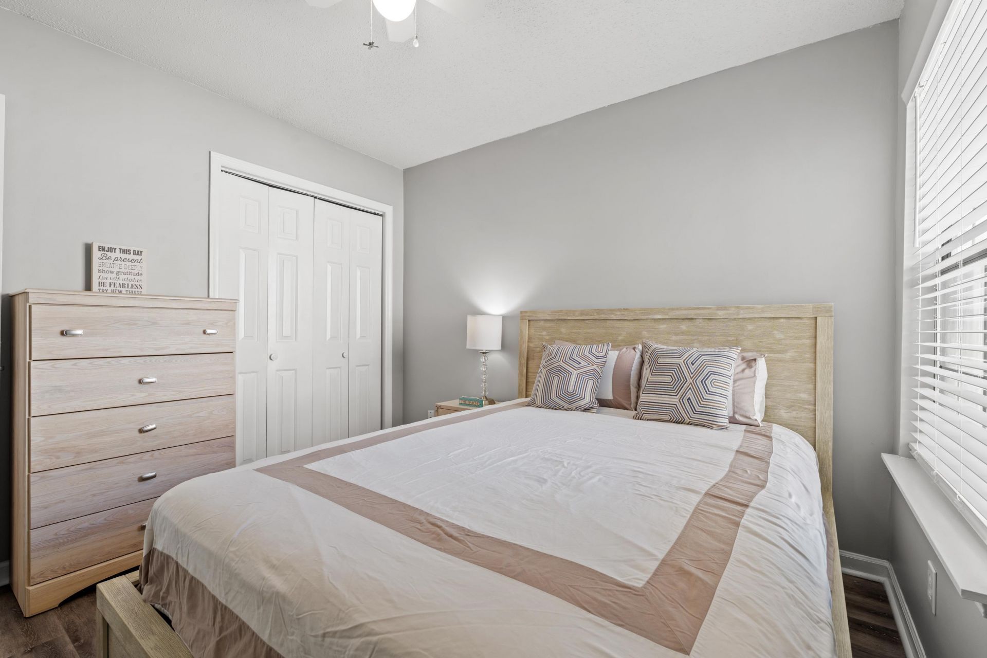 910 Emanon St. Photo 15