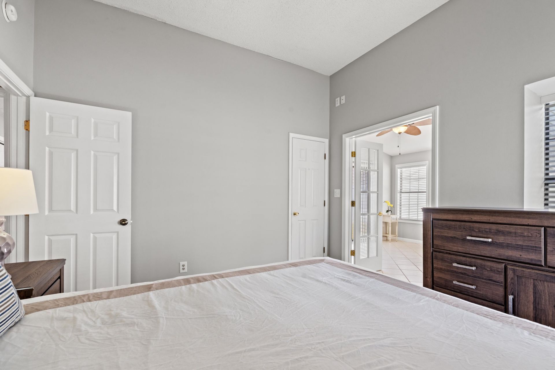 910 Emanon St. Photo 20