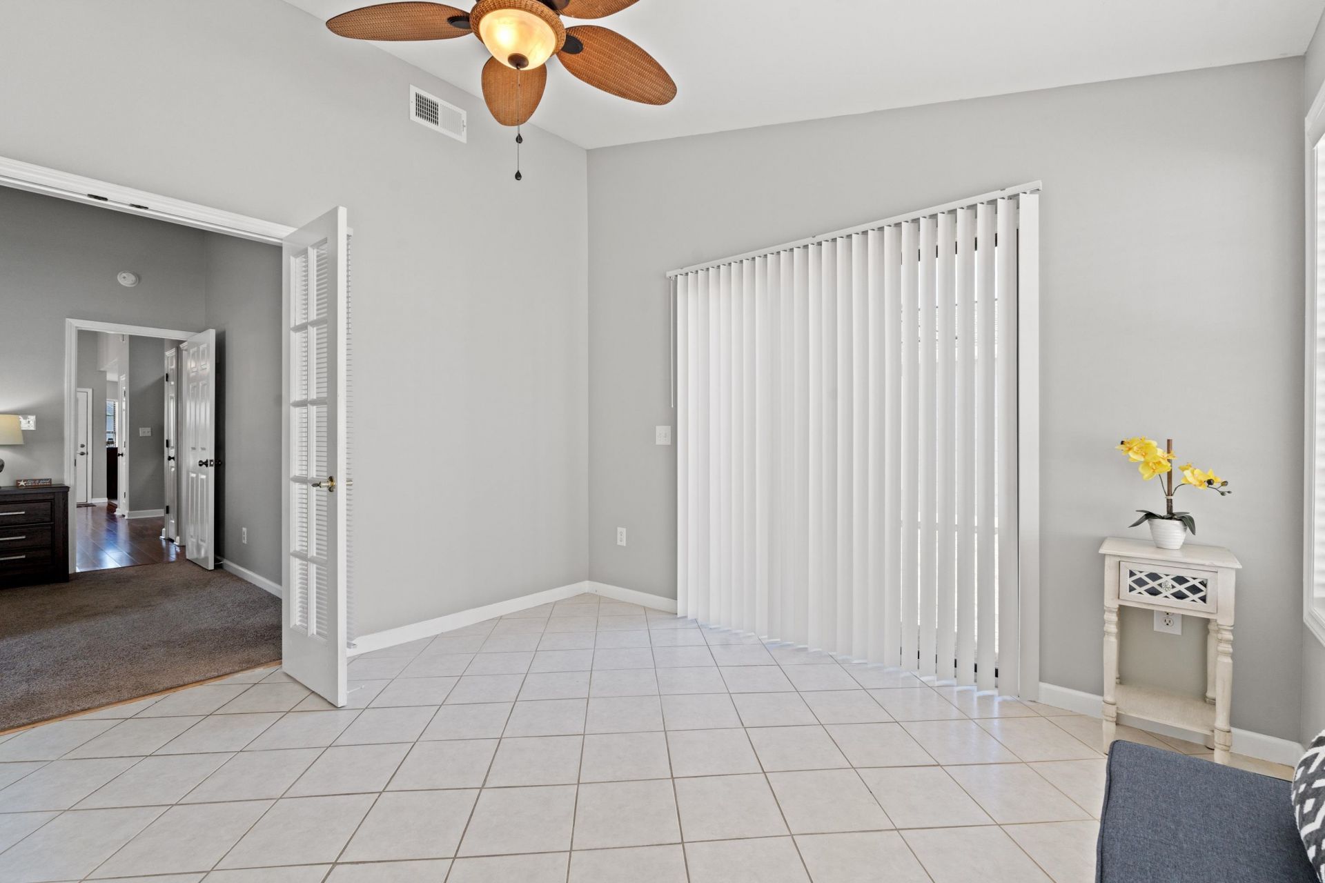 910 Emanon St. Photo 22