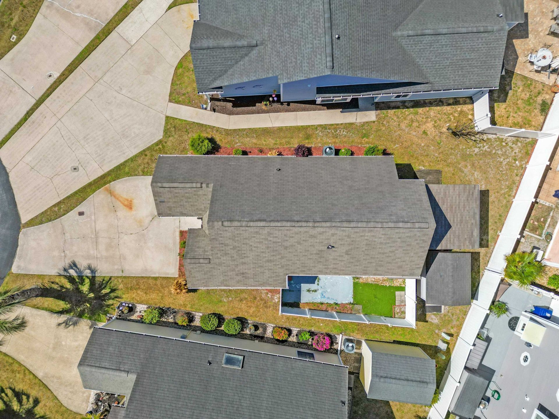 910 Emanon St. Photo 31