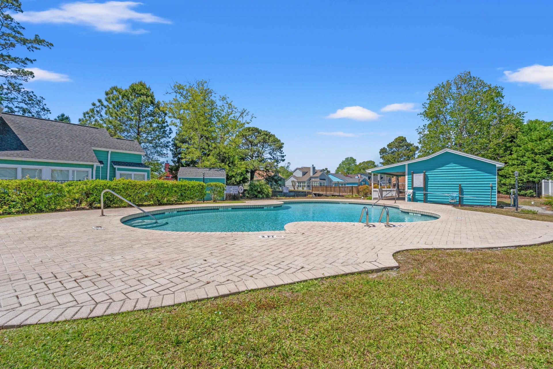 910 Emanon St. Photo 35