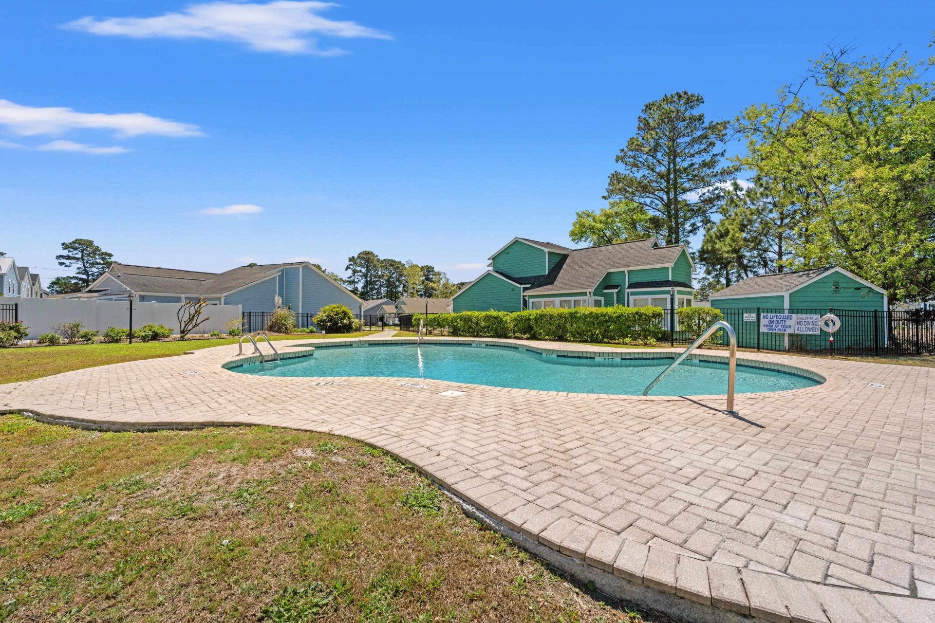 910 Emanon St. Photo 36